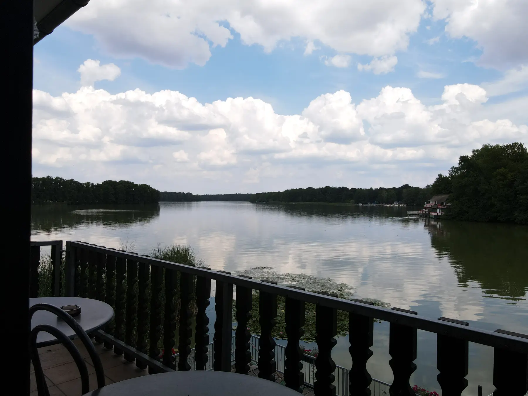 Balkon mit weitem Blick über den Klempowsee